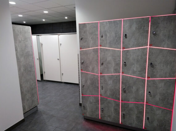 Vestiaires de la salle de gym FITNESS CORP